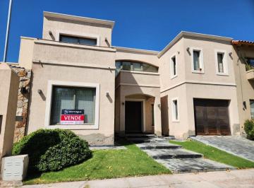 INA-INA-13_2 · Casa en Venta B° Furlotti, Maipú