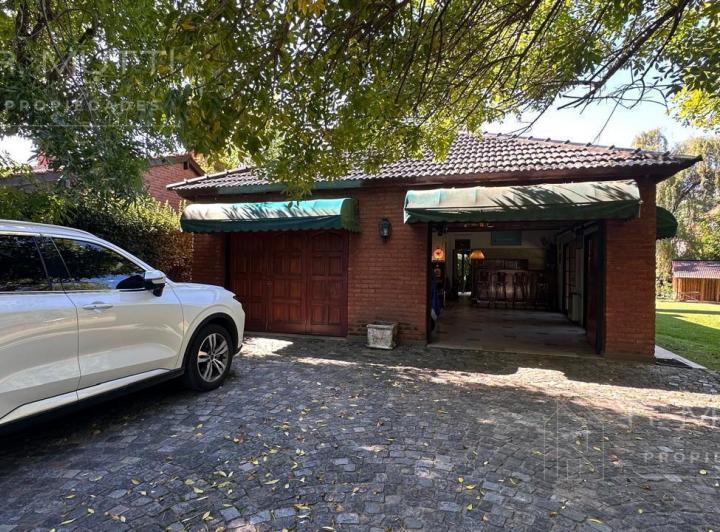 Casa · 105m² · 2 Ambientes · 2 Cocheras