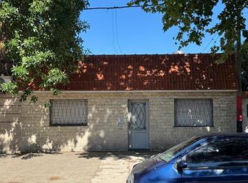 Casa · 174m² · 7 Ambientes · 1 Cochera · Venta: Entre Ríos 4552 - Zona Sur - Rosario