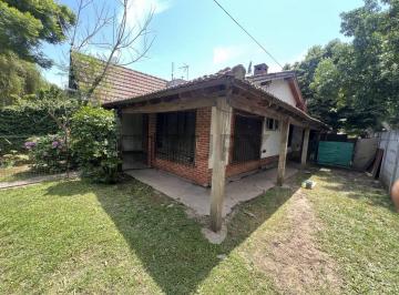 Casa · 103m² · 5 Ambientes · 2 Cocheras · ¡Oportunidad! Casa de 3 Ambientes a Reciclar y un PH de 3 Amb con Ingreso Independiente en El Triang