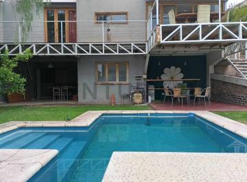 Casa · 241m² · 5 Dormitorios · 4 Cocheras · Venta de Casa Barrio Privado Laderas de Chacras