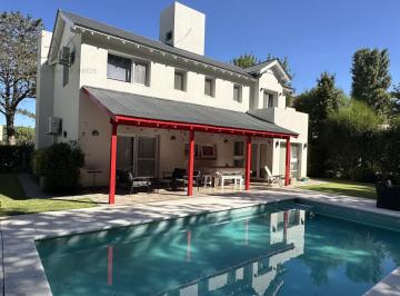 Casa · 215m² · 5 Ambientes · 1 Cochera · Casa en Alquiler 24 Meses | Rumenco