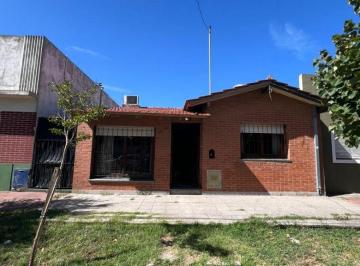 Casa de 3 ambientes, Miramar · Venta Casa Centro Miramar Calle 27 y 34