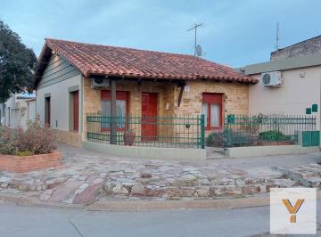 Casa · 280m² · 5 Ambientes · 1 Cochera · Casa en Venta - 3 Dorm. 3 Baños - Cochera - 330 m² - Cabildo, Bahía Blanca