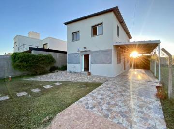 Casa · 148m² · 5 Ambientes · 2 Cocheras · Casa en Venta - 4 Dorm. 2 Baños - Santa Fe