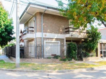 Casa · 187m² · 4 Ambientes · 2 Cocheras · Venta Casa 3 Dorm. con Cochera en Barrio La Florida - Lado Río