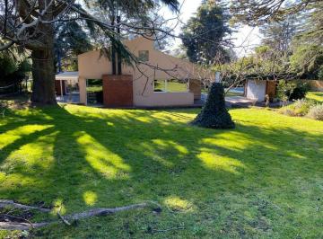 Casa · 141m² · 3 Ambientes · 3 Cocheras · Venta Casa 3 Ambientes en Sierra de Los Padres en Dos Lotes con Pileta y Gran Parque