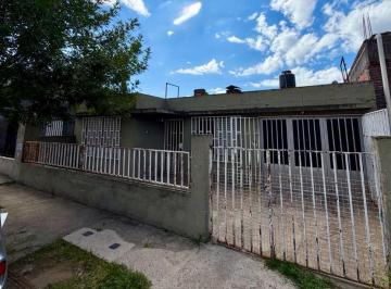 Casa · 120m² · 4 Ambientes · 2 Cocheras · Casa con Patio y Garage