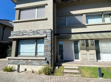Casa de 5 ambientes, Lomas de Zamora · Excelente Dúplex en Complejo "Las Cañuelas", Italia 662, Lomas de Zamora Oeste.