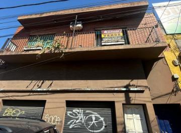 PH · 120m² · 3 Ambientes · 1 Cochera · Casa 1° Piso con Patio, Balcon Al Frente + Garage y Local