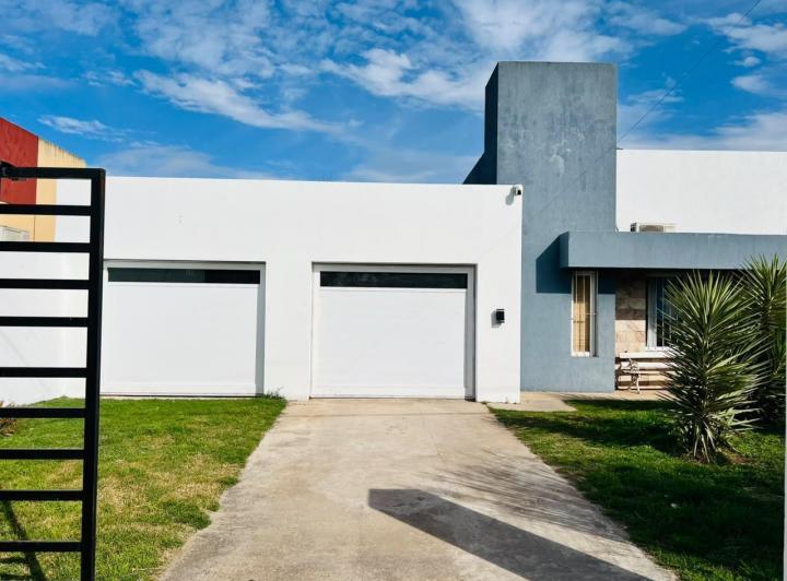 Casa · 279m² · 6 Ambientes · 2 Cocheras