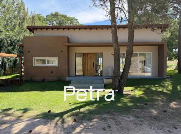 Casa · 142m² · 4 Ambientes · 1 Cochera · Casa en Venta en Costa Esmeralda - Barrio Ecuestre