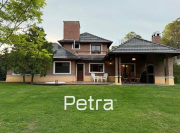 Casa · 220m² · 6 Ambientes · 1 Cochera · Casa en Venta en Pinamar Norte a 300 m del Mar