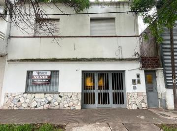 Casa · 220m² · 9 Ambientes · 1 Cochera · Casa en Jorge Cura