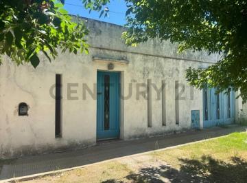 Casa · 100m² · 4 Ambientes · 1 Cochera · Casa a Reciclar/demoler en Venta en Los Hornos