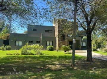 Casa · 330m² · 4 Ambientes · 1 Cochera · Casa en Venta en Segundas Colinas, Pilar, G. B. a. Zona Norte
