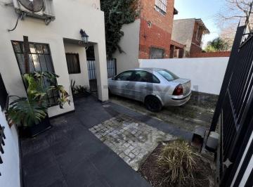 Casa · 140m² · 4 Ambientes · 1 Cochera · Casa 4 Ambientes con Gran Jardín