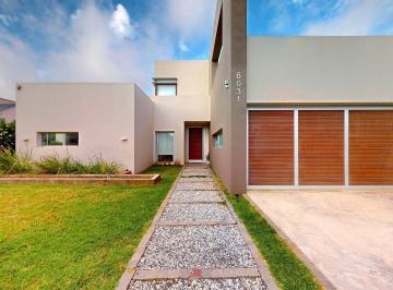 Casa · 661m² · 5 Ambientes · 3 Cocheras · Casa en Los Pinares