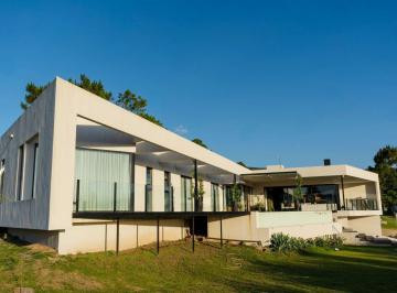 Casa · 400m² · 5 Ambientes · 4 Cocheras · En Venta Casa de Categoria Carlos Paz Golf