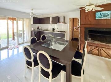 Casa · 360m² · 4 Ambientes · 1 Cochera · Casa en Alquiler en Highland Park Cc, Pilar, G. B. a. Zona Norte