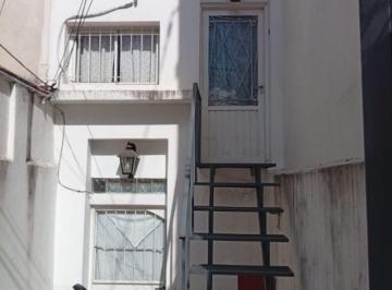 Departamento de 2 ambientes, Morón · PH Al Frente en Primer Piso. Centro de Morón. 2 Cuadras de La Plaza