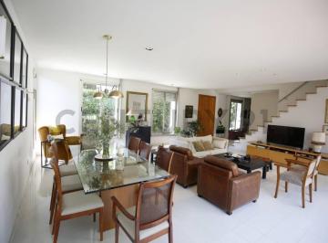 Casa · 240m² · 6 Ambientes · 2 Cocheras · Casa en Venta en City Bell Moderna