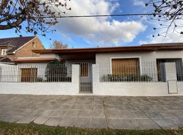 Casa · 240m² · 9 Ambientes · 2 Cocheras · Casa - Río Grande