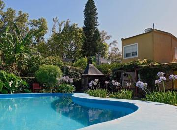 Casa · 145m² · 4 Ambientes · 1 Cochera · A m de Rio Jardin Enorme Baigorria