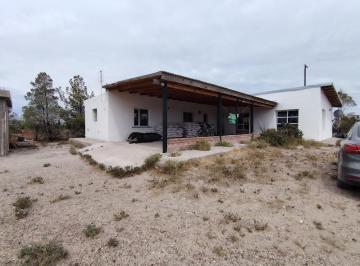 Casa de 4 ambientes, Puerto Madryn · Casa con Amplio Terreno