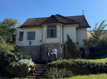 Casa · 380m² · 6 Dormitorios · 3 Cocheras · Casa en Alquiler Villa Allende