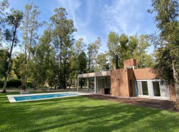 Casa · 243m² · 5 Ambientes · 2 Cocheras · Venta Casa 3 Dorm. con Parque y Piscina. Puerto Paraíso, Pueblo Esther