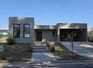 Casa de 8 ambientes, Córdoba · Se Vende Exclusiva Propiedad de 3 Dorm. Planta Baja en Santina Norte