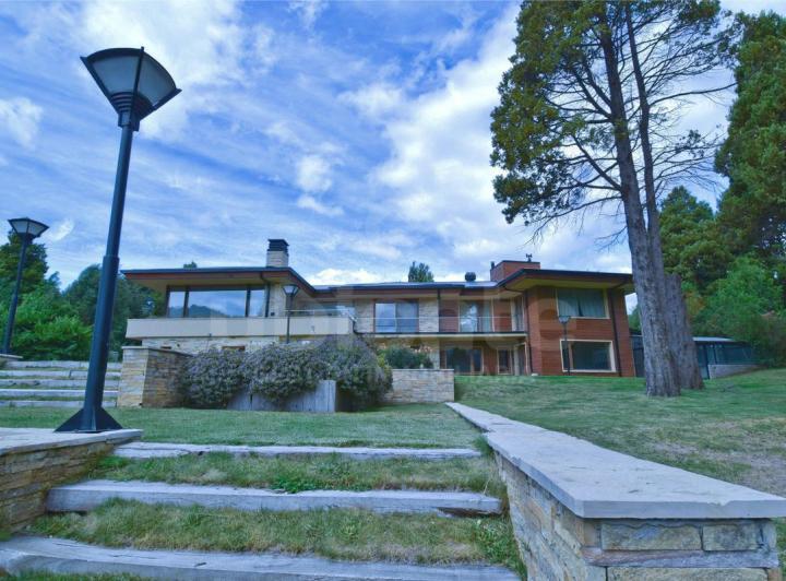 Casa · 636m² · 7 Ambientes · 1 Cochera