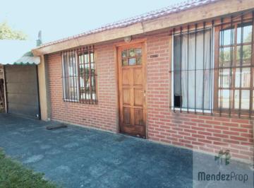 Casa · 153m² · 5 Ambientes · 1 Cochera · Amplia Casa con Quincho Cerrado y Pileta en El Jagüel.