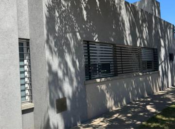 Casa · 234m² · 4 Ambientes · 1 Cochera · Casa en Carcaraña