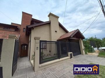 Casa · 170m² · 5 Ambientes · 1 Cochera · Casa Venta Burzaco 4 Ambientes