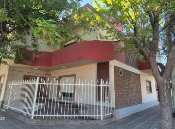 Casa · 311m² · 6 Dormitorios · Venta Complejo Habitacional, Cipolletti, Rn