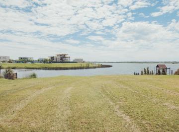 Terreno · 1061m² · Muy Lindo Terreno Al Agua en Barrio Marinas, Puertos!
