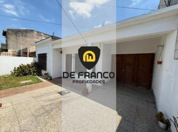 Casa · 92m² · 3 Ambientes · 1 Cochera · Casa en Venta 3 Ambientes en Jose C Paz Patio Galpon