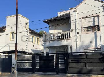 Casa · 110m² · 4 Ambientes · 1 Cochera · Casa en PH en Venta 2 Dorm. en La Plata