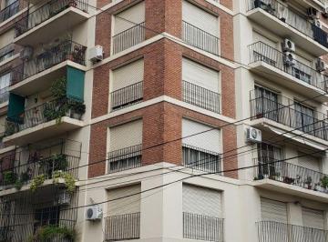Departamento de 4 ambientes, Caballito · Semipiso Al Frente de 4 Ambientes con Dependencia y Dos Cocheras