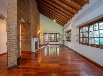 Casa · 242m² · 3 Ambientes · 2 Cocheras · Casa en Venta en City Bell - Entre Camino S