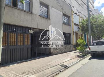 Casa · 230m² · 4 Ambientes · 1 Cochera · Casa Macrocentro