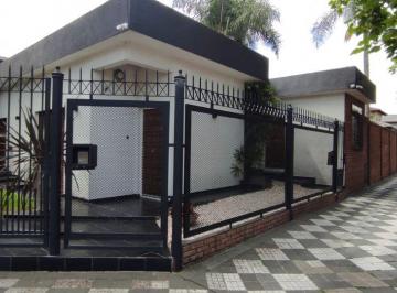 Casa de 3 ambientes, Esteban Echeverría · Casa con Dos Dorm., Cochera. Venta