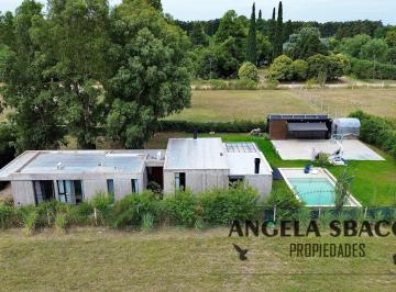 Casa · 230m² · 5 Ambientes · Hermosa Casa en Parada Robles.