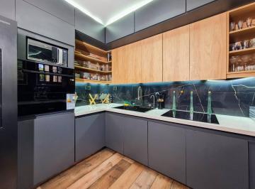 Casa · 230m² · 6 Ambientes · 2 Cocheras · Casa Amoblada en Venta de 3 Dorm. con Pileta y Garaje