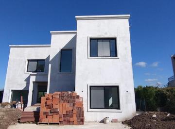 Casa · 178m² · 5 Ambientes · 4 Cocheras · Casa en Venta, 5 Ambientes, en Barrio Puerto, El Cantón, Escobar, Gba Norte