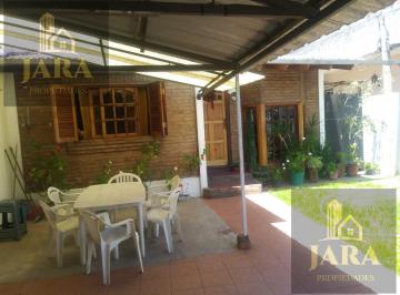 Casa · 4 Ambientes · 1 Cochera · Casa en Quilmes