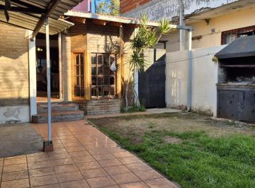 Casa · 4 Ambientes · 1 Cochera · Casa en Quilmes