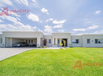 Casa · 278m² · 8 Ambientes · 1 Cochera · Casa en Venta 6 Ambientes Barrio Cerrado Zona Oeste Comarcas de Lujan